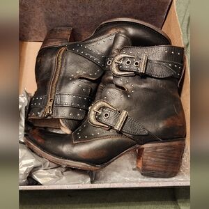 Freebird boots Selina